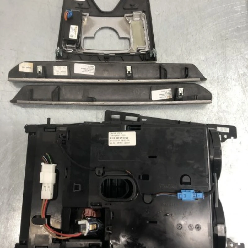 Trim bord / Mercedes-Benz E Class W212 2010 / Interior