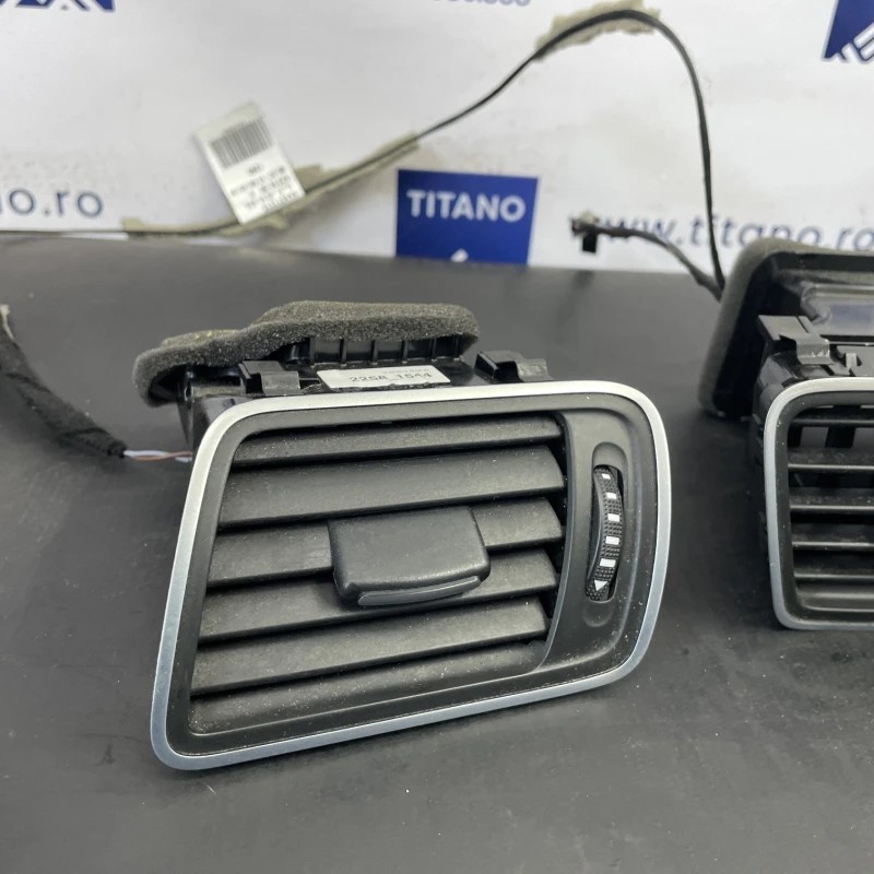 Grila aer bord / Volkswagen Passat B7 2013 / Interior