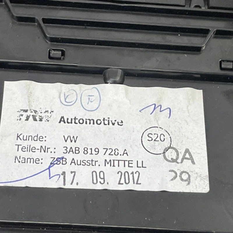 Grila aer bord / Volkswagen Passat B7 2013 / Interior