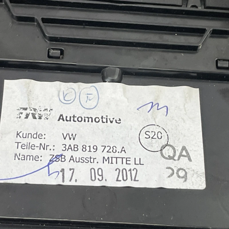 Grila aer bord / Volkswagen Passat B7 2013 / Interior