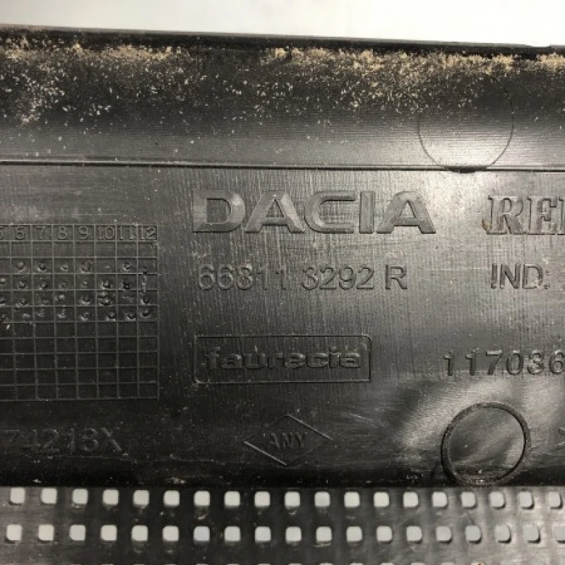 Grila stergatoare / Dacia Sandero Sandero B90 2016 / Caroserie, oglinzi si faruri