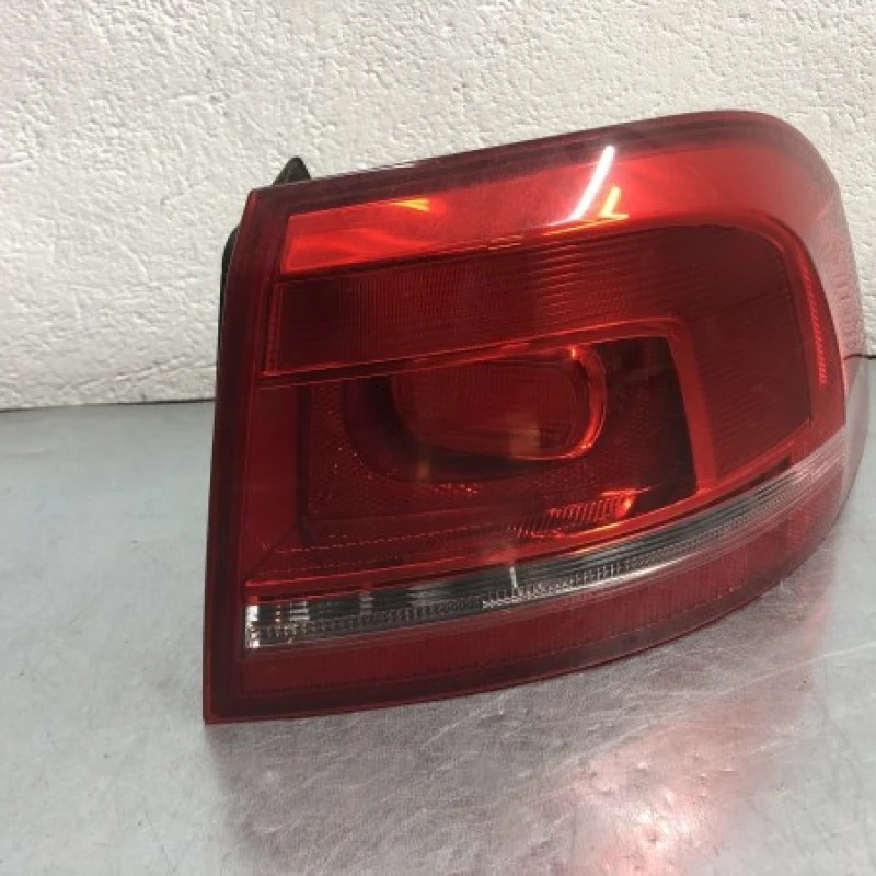 Stop dreapta caroserie Volkswagen Passat B7 2012