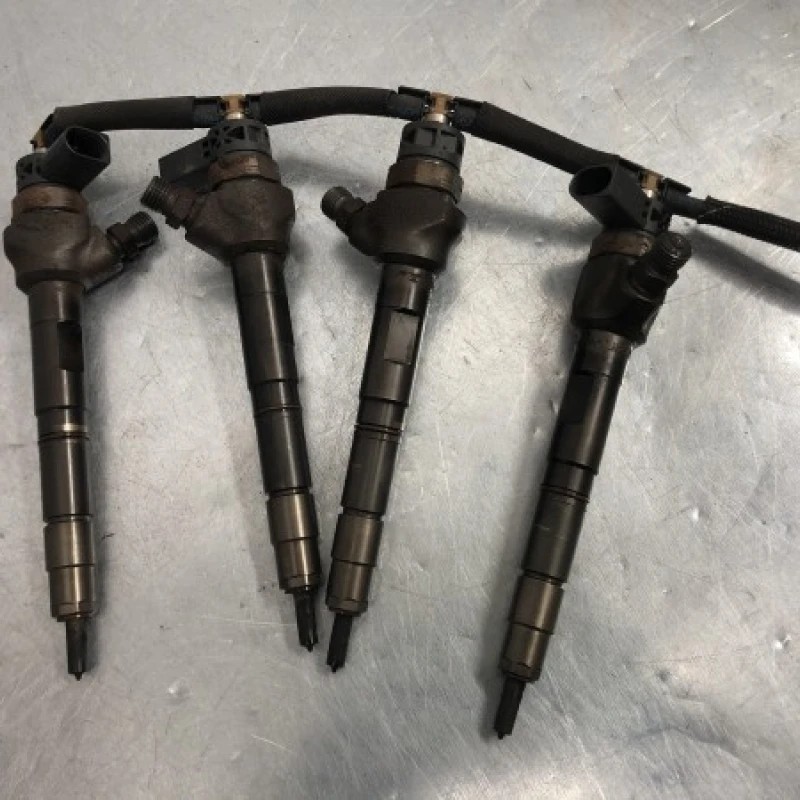 Injector Volkswagen Passat B7 2012