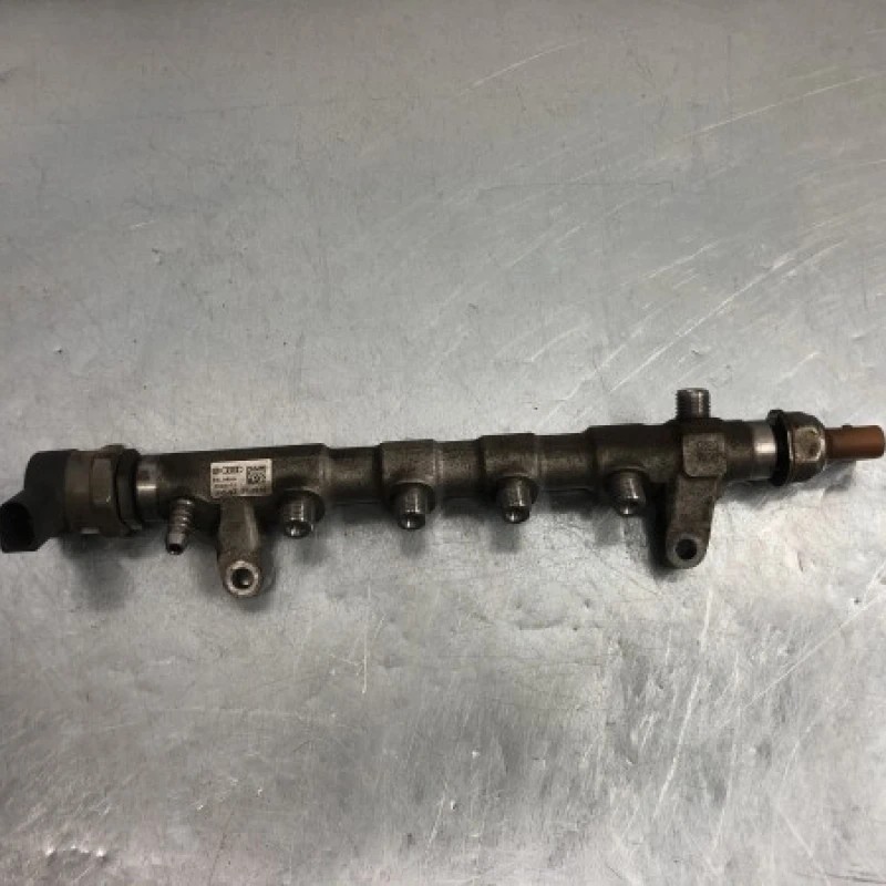 Rampa injectoare cu senzor Volkswagen Passat B7 2012