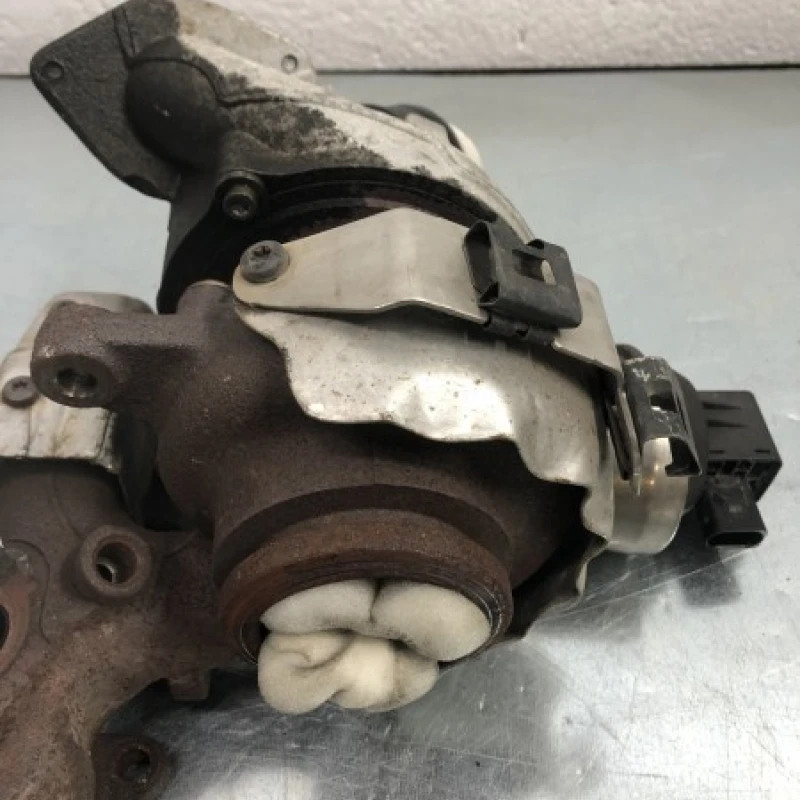 Turbosuflanta turbo turbina / Volkswagen Passat B7 2012 / Motor, racire si evacuare