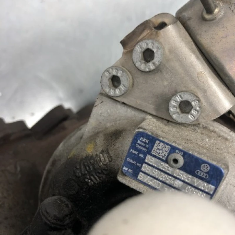 Turbosuflanta turbo turbina / Volkswagen Passat B7 2012 / Motor, racire si evacuare