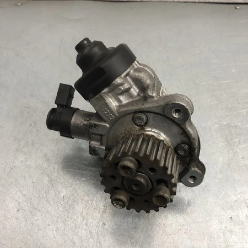 Pompa de injectie inalte / Volkswagen Passat B7 2012 / Motor, racire si evacuare
