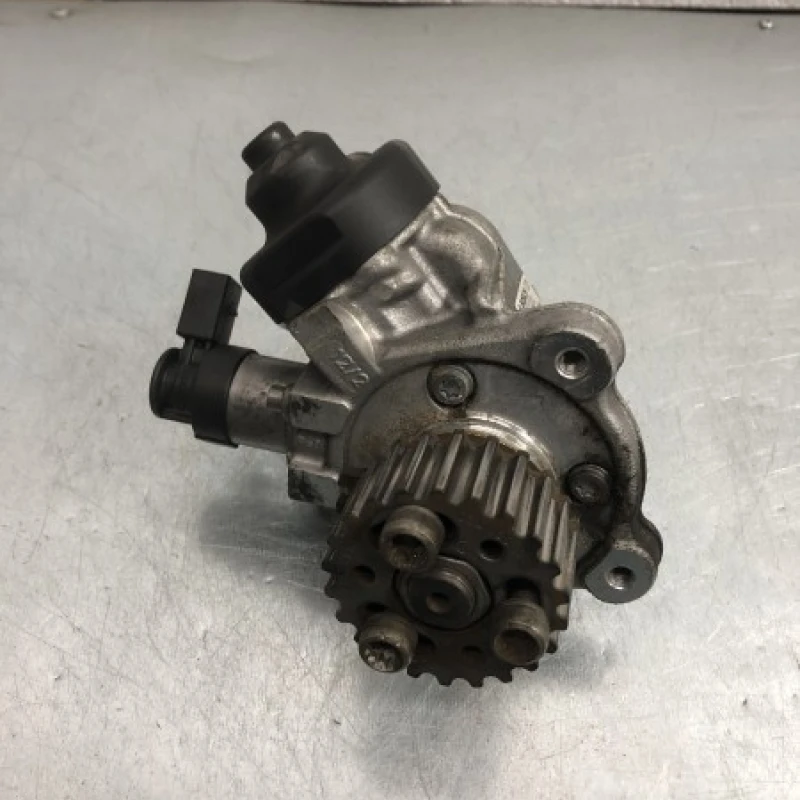 Pompa de injectie inalte / Volkswagen Passat B7 2012 / Motor, racire si evacuare
