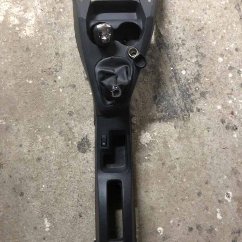 Consola centrala / Dacia Sandero Sandero B90 2016 / Interior