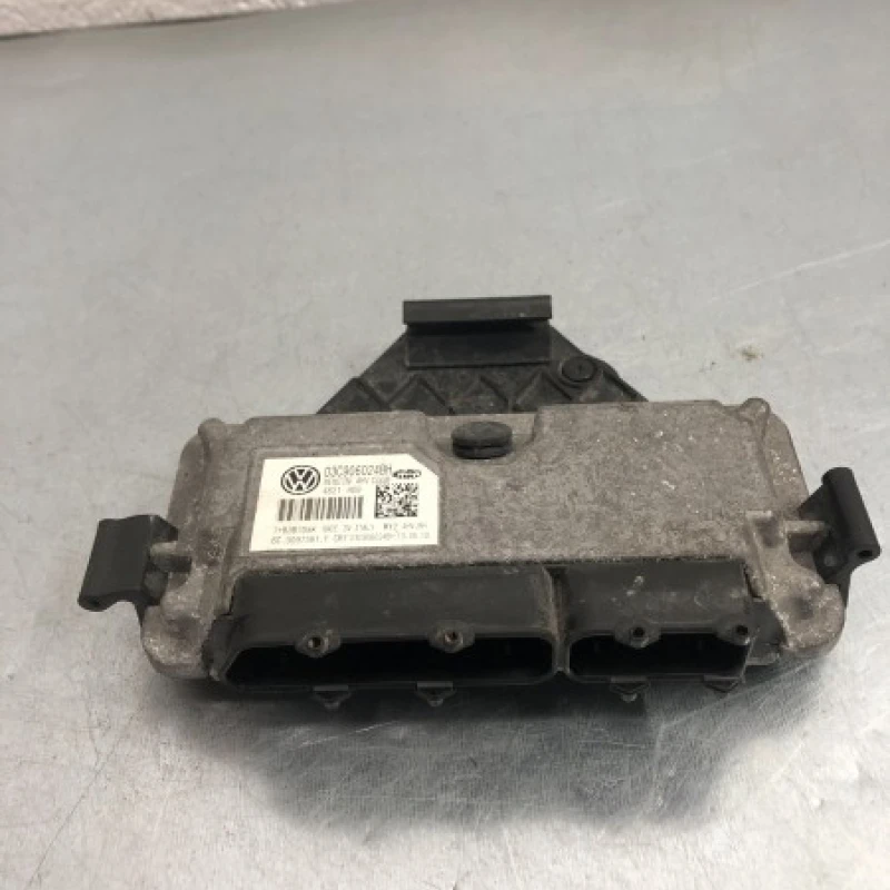 Calculator motor ecu / Volkswagen Polo 6R 2010 / Audio si electronice