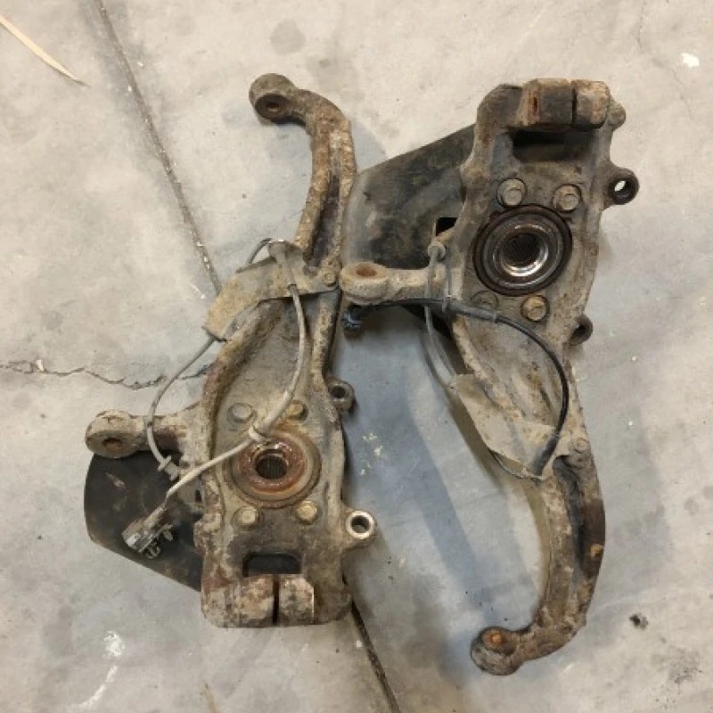 Fuzeta stanga dreapta fata / Nissan Navara D40 2009 / Directie si suspensie