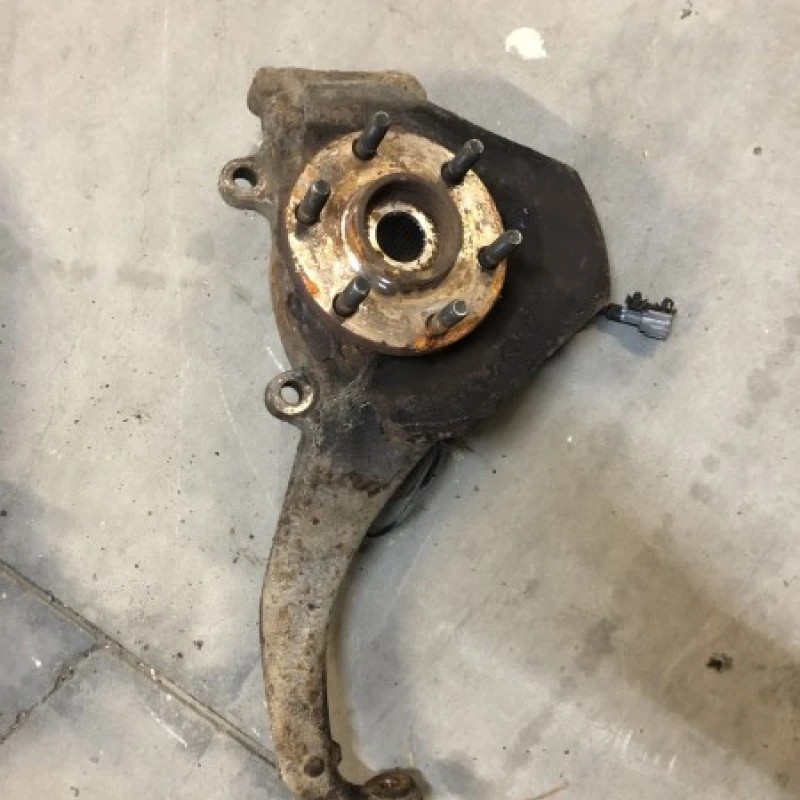 Fuzeta stanga dreapta fata / Nissan Navara D40 2009 / Directie si suspensie