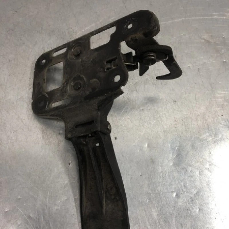 Incuietoare capota / Audi A4 B8 2010 / Caroserie, oglinzi si faruri