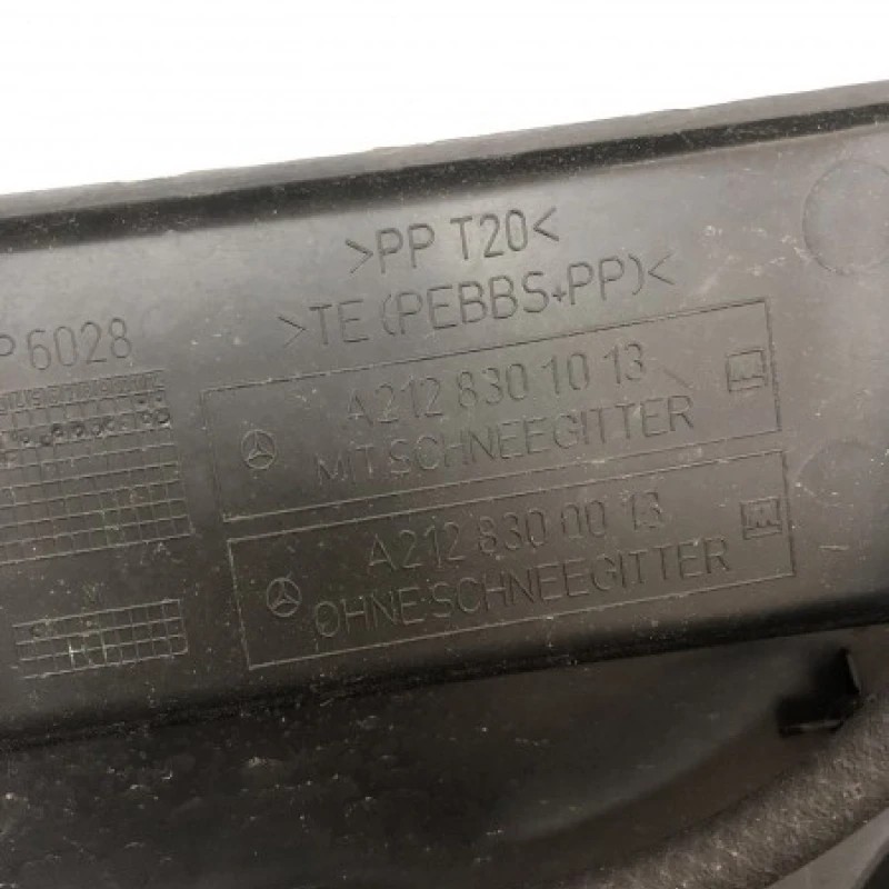 Grila stergatoare / Mercedes-Benz E Class W212 2010 / Caroserie, oglinzi si faruri