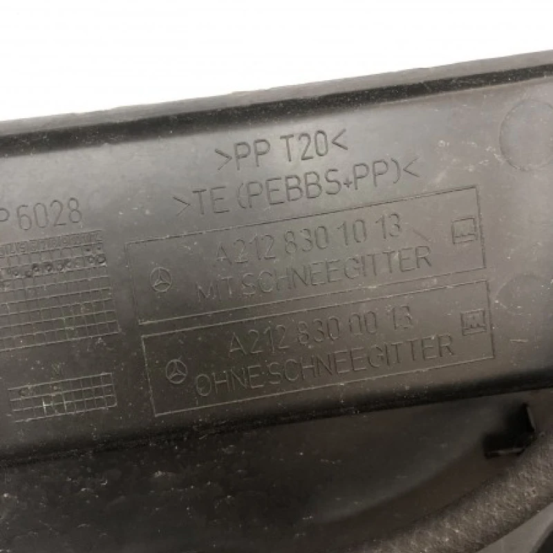 Grila stergatoare / Mercedes-Benz E Class W212 2010 / Caroserie, oglinzi si faruri