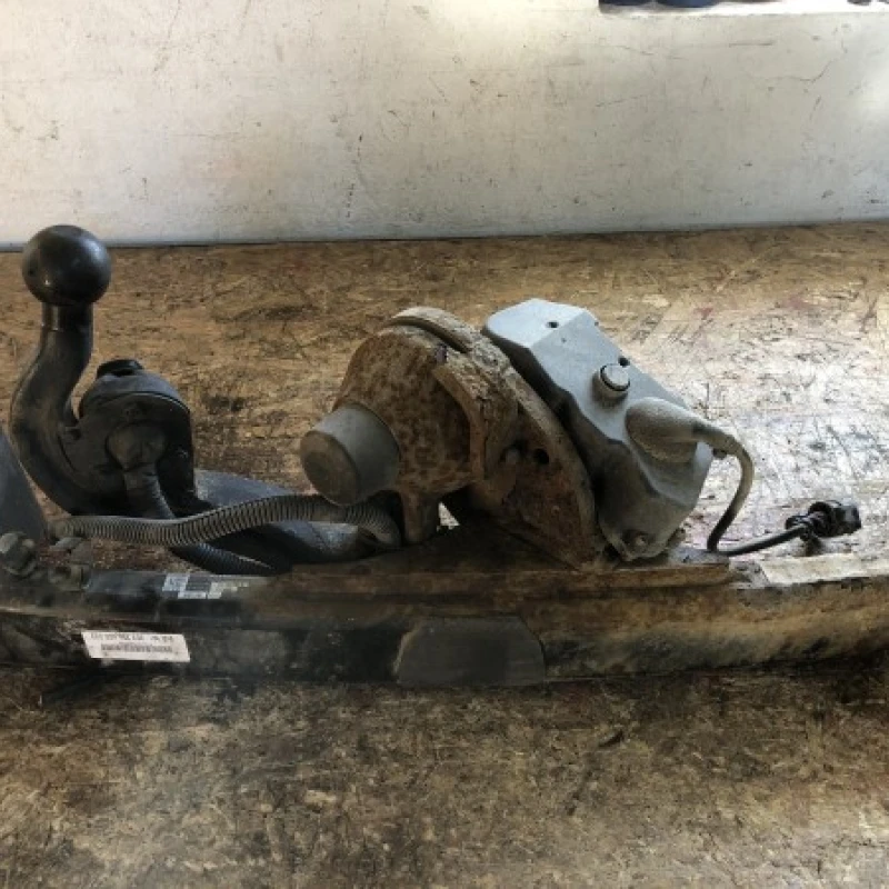 Carlig remorcare / BMW Seria 3 E91 LCI 2011 / Caroserie, oglinzi si faruri