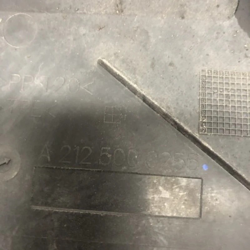 Capac radiatoare / Mercedes-Benz E Class W212 2010 / Caroserie, oglinzi si faruri