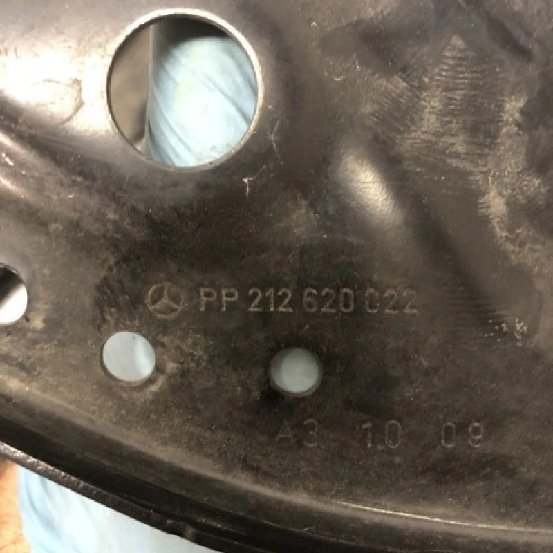 Suport far dreapta / Mercedes-Benz E Class W212 2010 / Caroserie, oglinzi si faruri