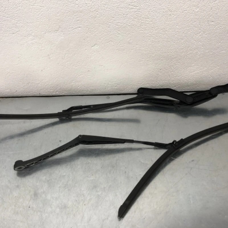 Brate stergatoare fata / Mercedes-Benz E Class W212 2010 / Caroserie, oglinzi si faruri