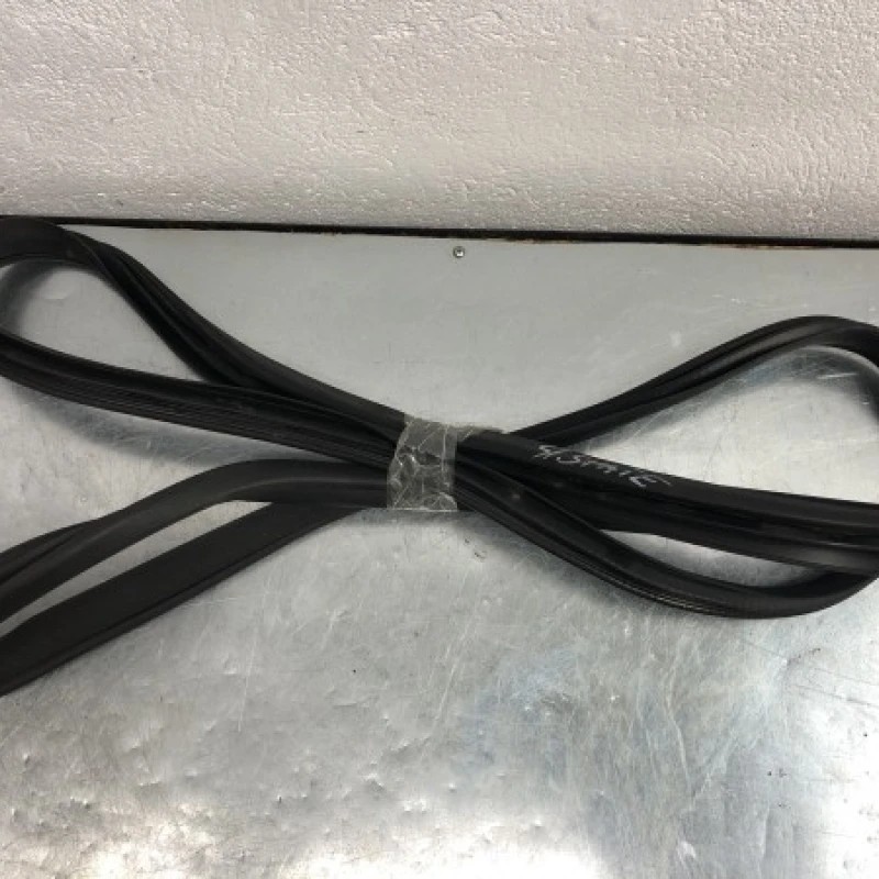 Cheder stanga spate / Mercedes-Benz E Class W212 2010 / Caroserie, oglinzi si faruri