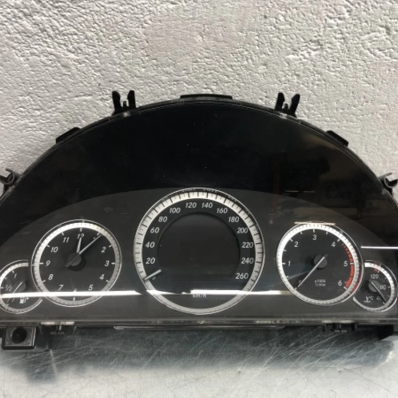 Ceas bord Mercedes-Benz 