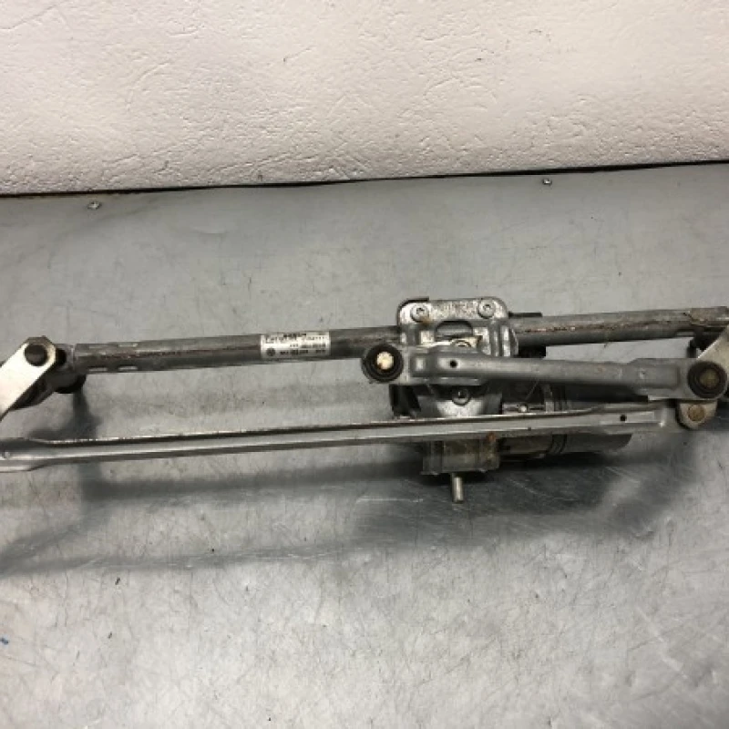 Ansamblu stergatoare cu motoras / Volkswagen Golf MK6 2011 / Caroserie, oglinzi si faruri