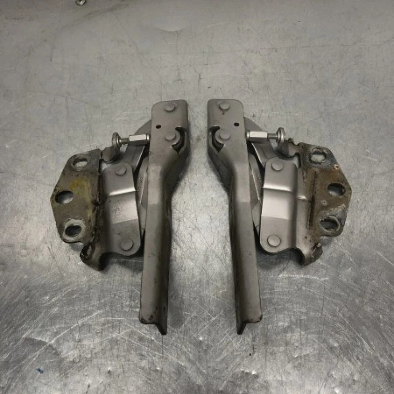 Balamale capota / Volkswagen Golf MK6 2011 / Caroserie, oglinzi si faruri