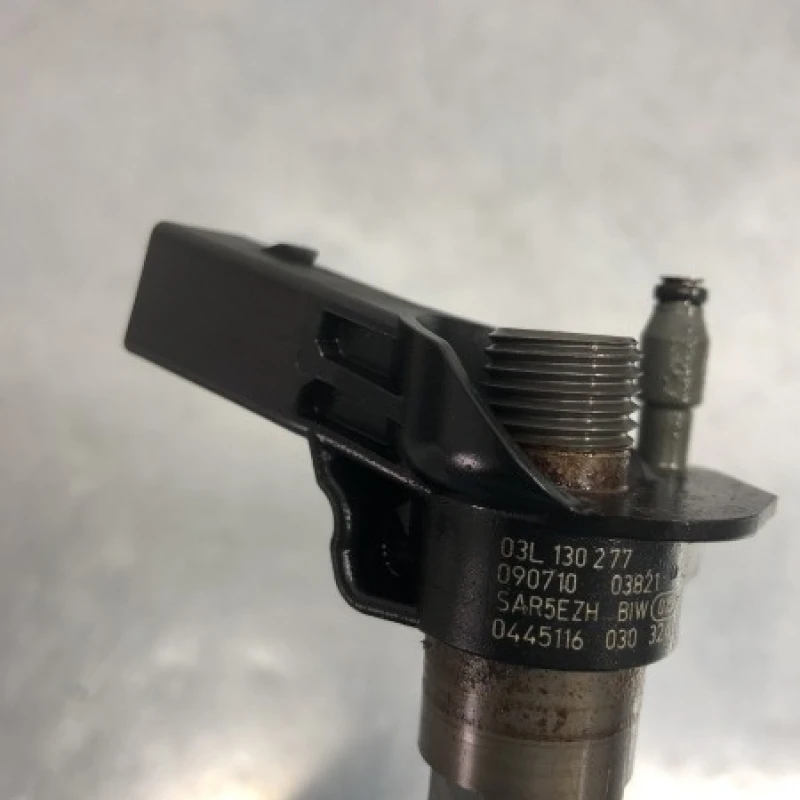Injector / Volkswagen Passat B6 2010 / Motor, racire si evacuare