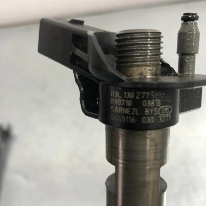 Injector / Volkswagen Passat B6 2010 / Motor, racire si evacuare