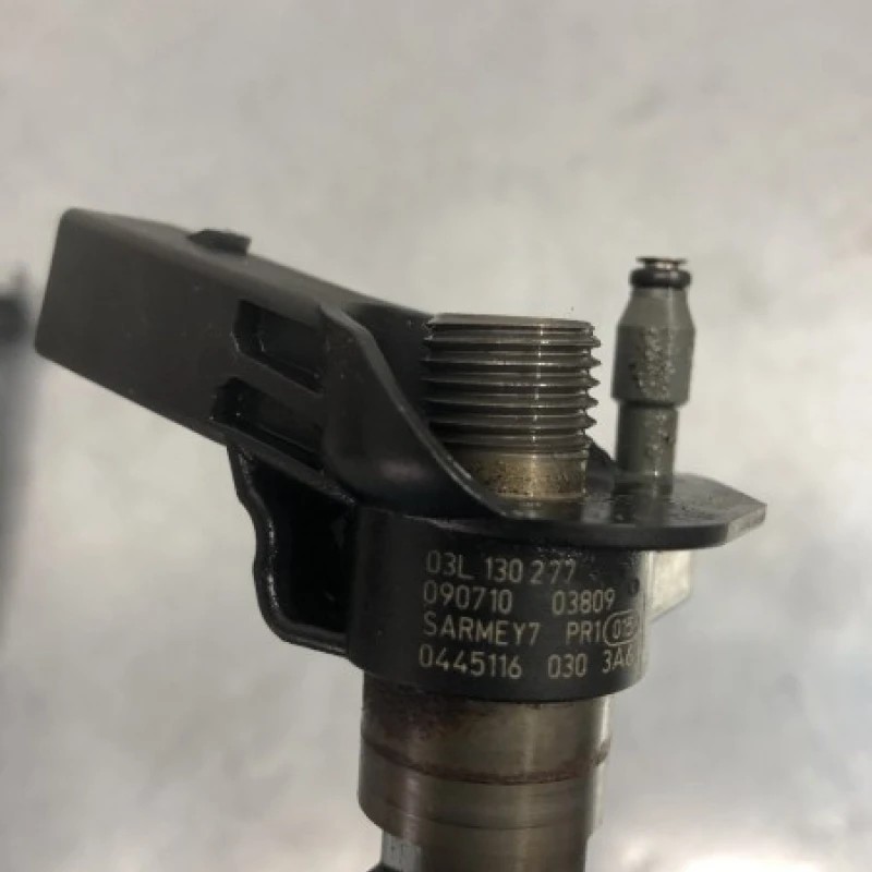 Injector / Volkswagen Passat B6 2010 / Motor, racire si evacuare