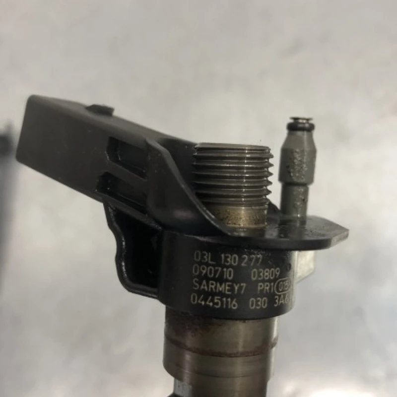 Injector / Volkswagen Passat B6 2010 / Motor, racire si evacuare