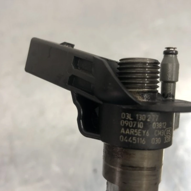 Injector / Volkswagen Passat B6 2010 / Motor, racire si evacuare