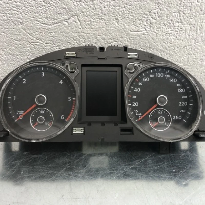 Ceas bord / Volkswagen Passat B7 2012 / Audio si electronice