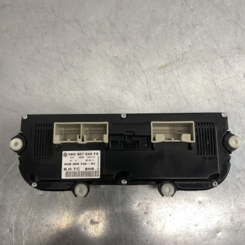 Panou climatronic / Volkswagen Passat B7 2012 / Climatizare