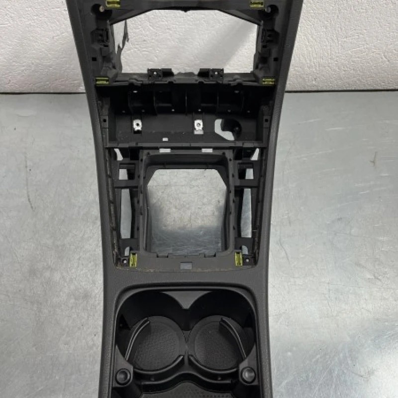 Cotiera centrala / Volkswagen Passat B7 2013 / Interior