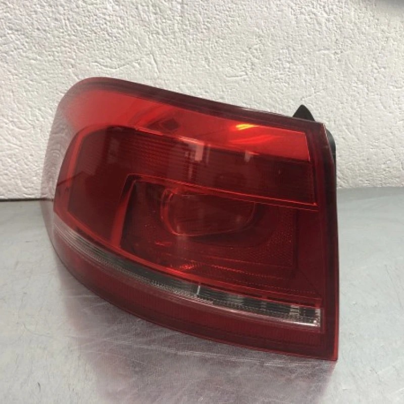 Stop stanga caroserie / Volkswagen Passat B7 2011 / Caroserie, oglinzi si faruri