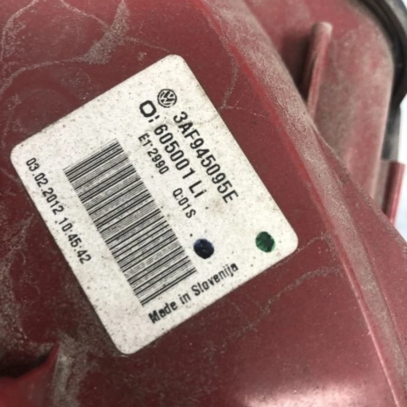 Stop stanga caroserie / Volkswagen Passat B7 2011 / Caroserie, oglinzi si faruri