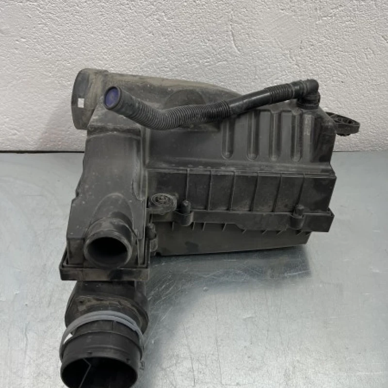 Carcasa filtru aer / Volkswagen Passat B7 2012 / Motor, racire si evacuare