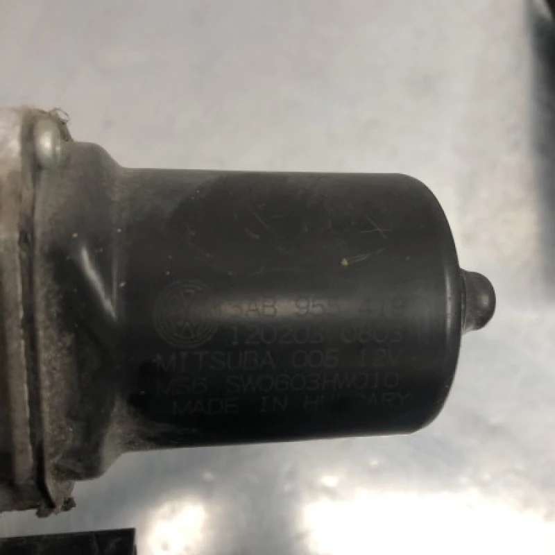 Motoras stergatoare parbriz / Volkswagen Passat B7 2012 / Caroserie, oglinzi si faruri