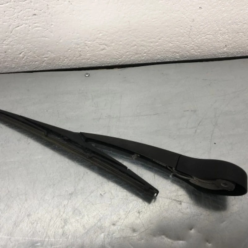 Brat stergator haion / Ford Focus MK3 2011 / Caroserie, oglinzi si faruri