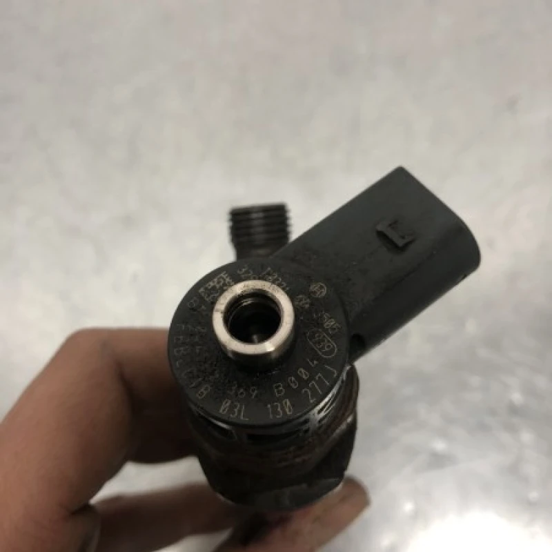Injector / Volkswagen Passat B7 2011 / Motor, racire si evacuare