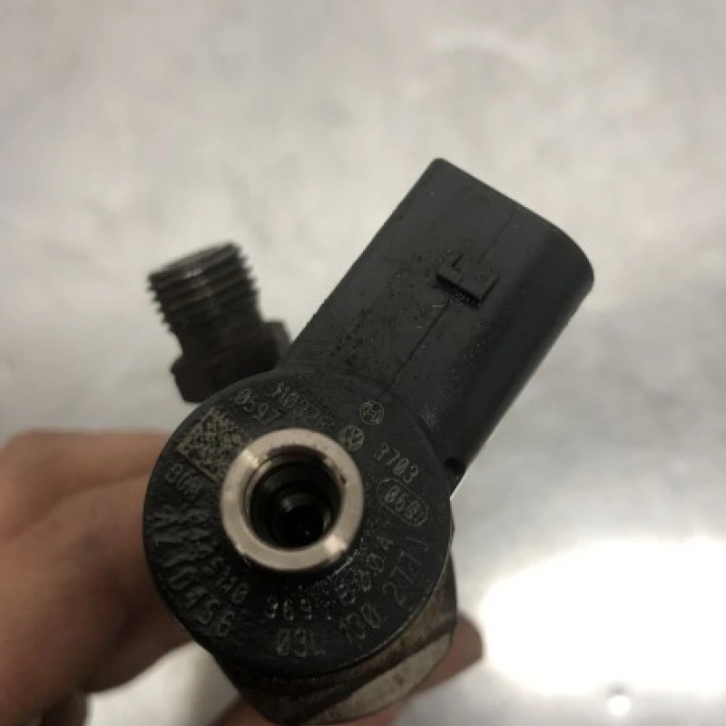 Injector / Volkswagen Passat B7 2011 / Motor, racire si evacuare