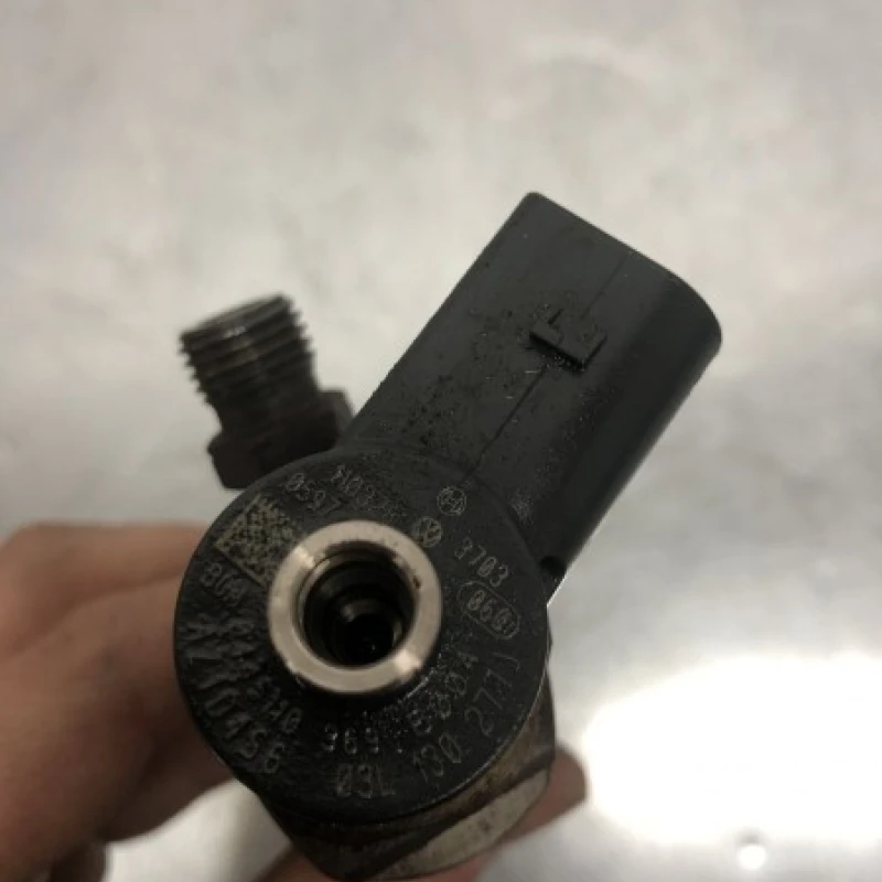 Injector / Volkswagen Passat B7 2011 / Motor, racire si evacuare