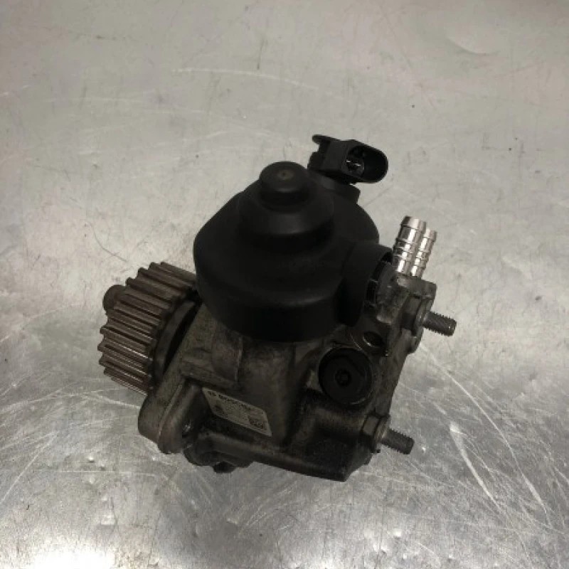 Pompa de injectie inalte Volkswagen Passat B7 2011