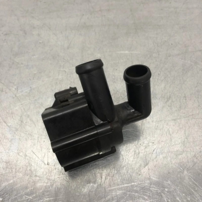 Pompa auxiliara recirculare apa / Volkswagen Passat B7 2011 / Motor, racire si evacuare