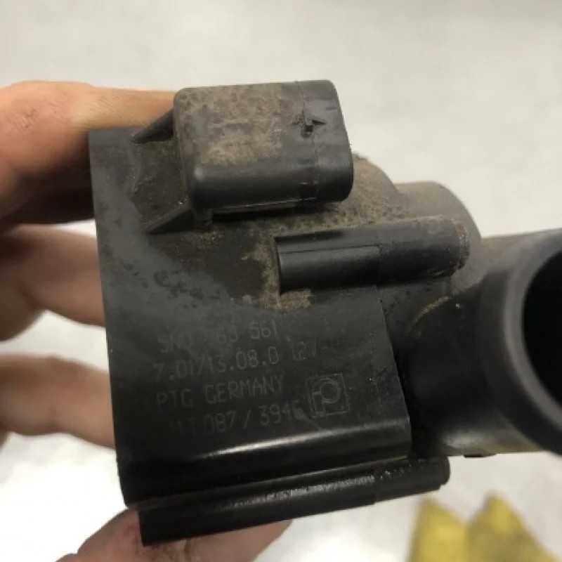 Pompa auxiliara recirculare apa / Volkswagen Passat B7 2011 / Motor, racire si evacuare