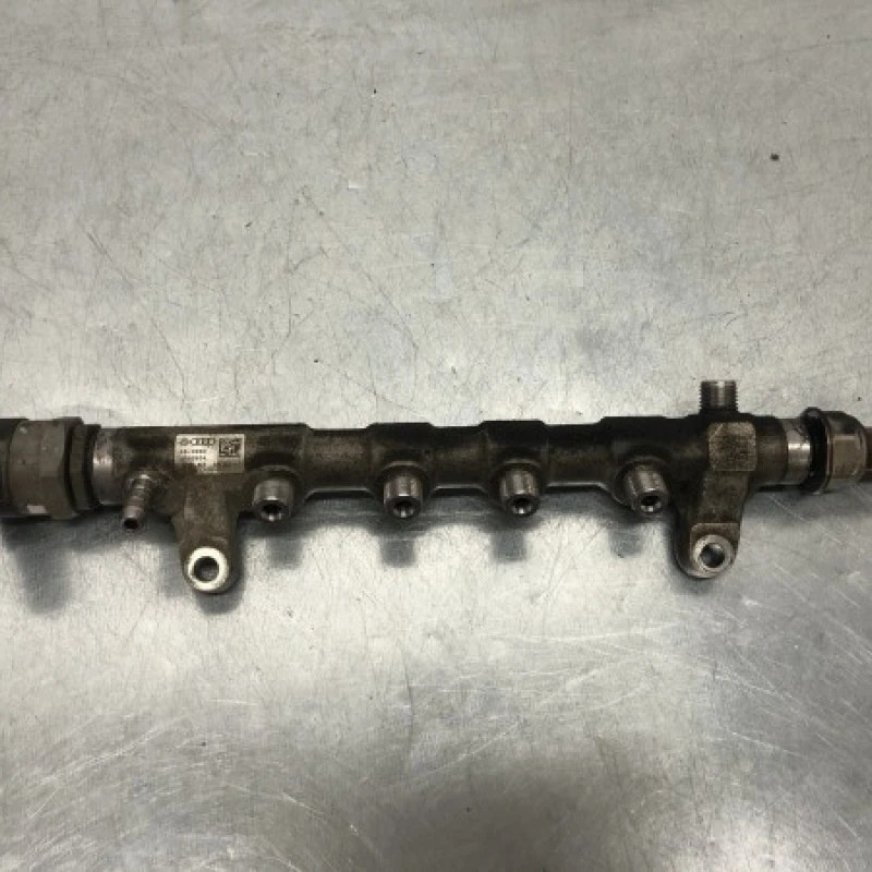 Rampa injectoare cu senzor / Volkswagen Passat B7 2011 / Motor, racire si evacuare