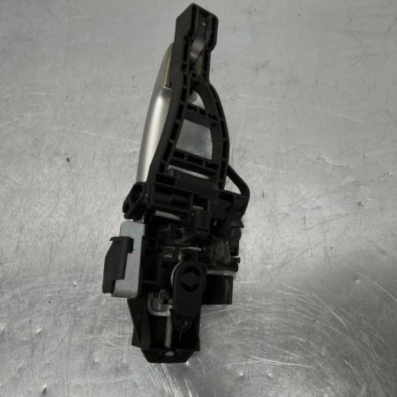 Maner usa stanga fata / Ford Focus MK3 2011 / Caroserie, oglinzi si faruri