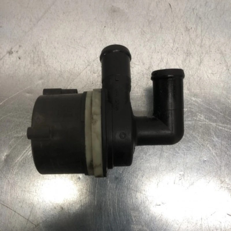 Pompa auxiliara recirculare apa Volkswagen Passat B7 2012