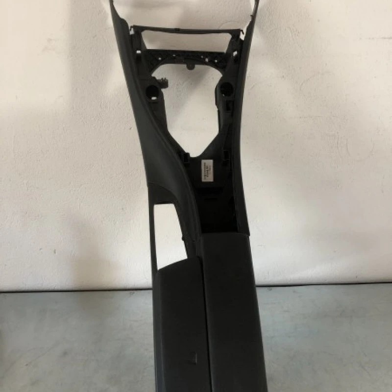Cotiera centrala BMW Seria 1 E87 LCI 2011
